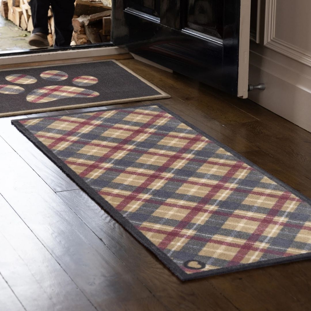Hug Rug Runner Tartan Paw