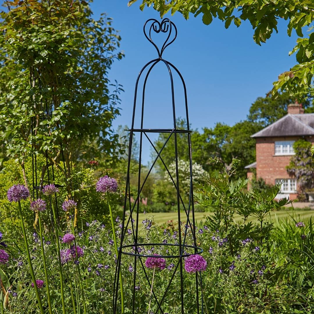 Tom Chambers Cupid Obelisk Black - 1.75m