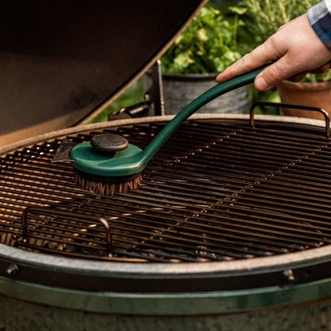 Big Green Egg Palmyra Long Handled Grid Scrubber
