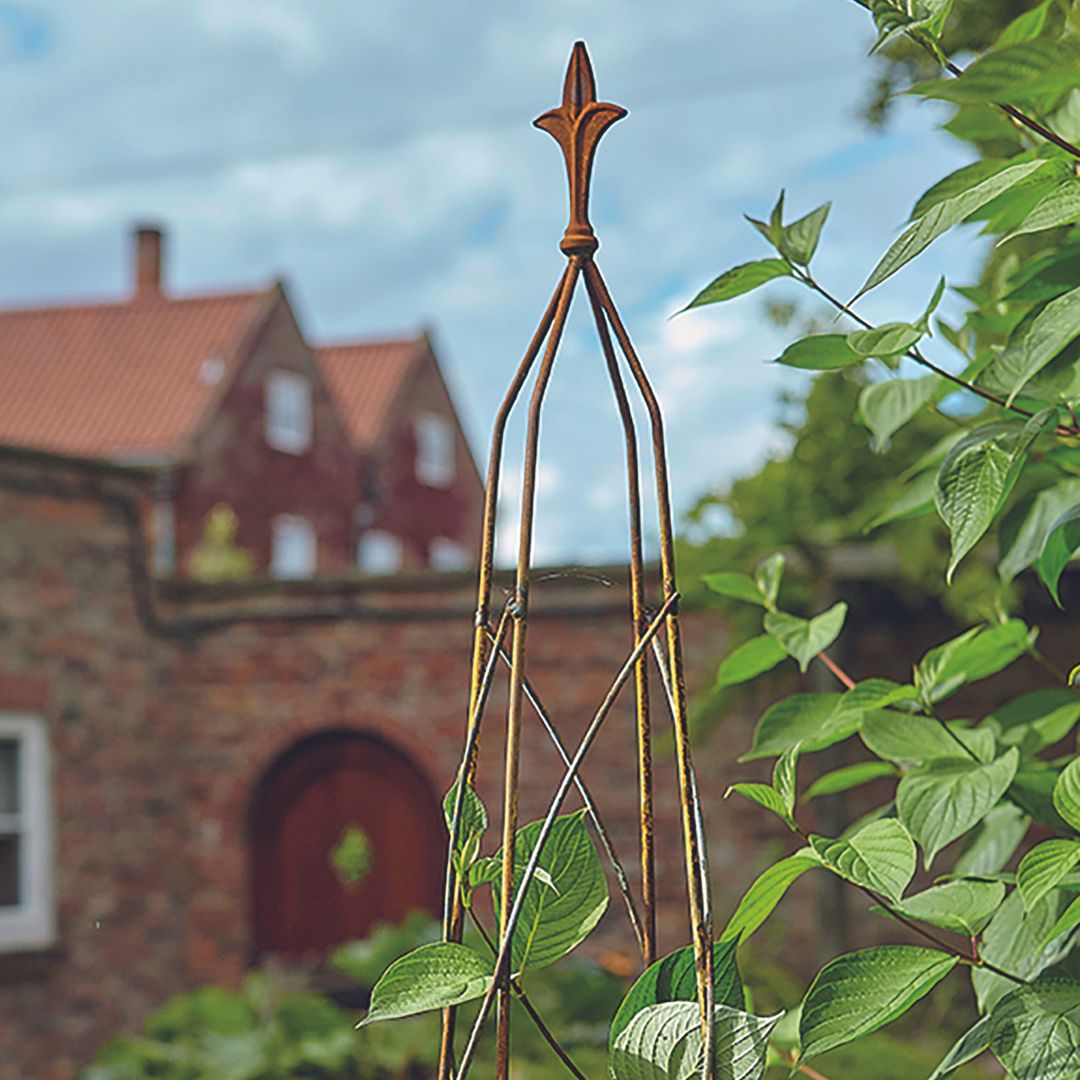 Tom Chambers Nostell Obelisk Rust - 1.6m